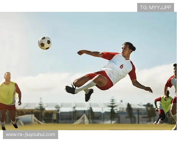 以踢球足球怎么读为主题探索足球发音技巧与语言文化魅力