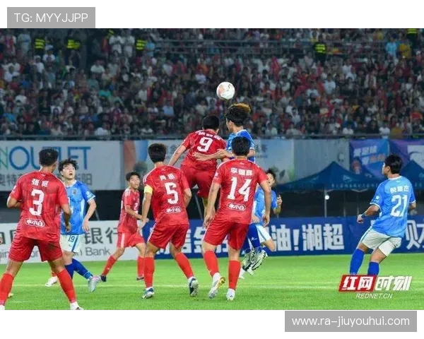 足球老将再显锋芒强势破门引爆全场点燃球迷热血激情时刻震撼全场